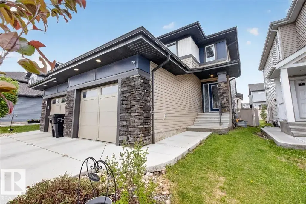 223 40a Av Nw, Edmonton